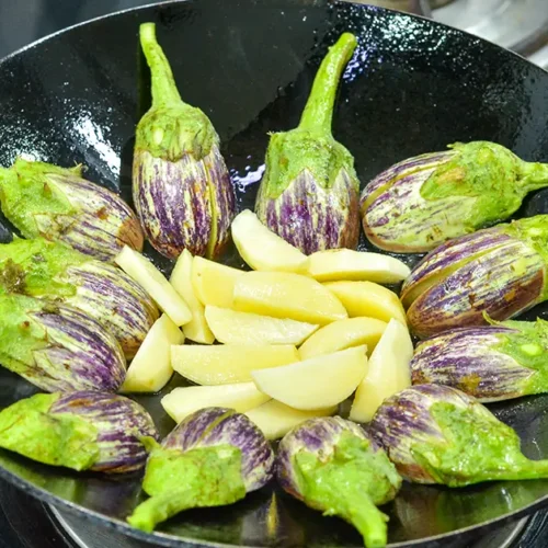 Maharashtrian Vangi Batata Bhaji