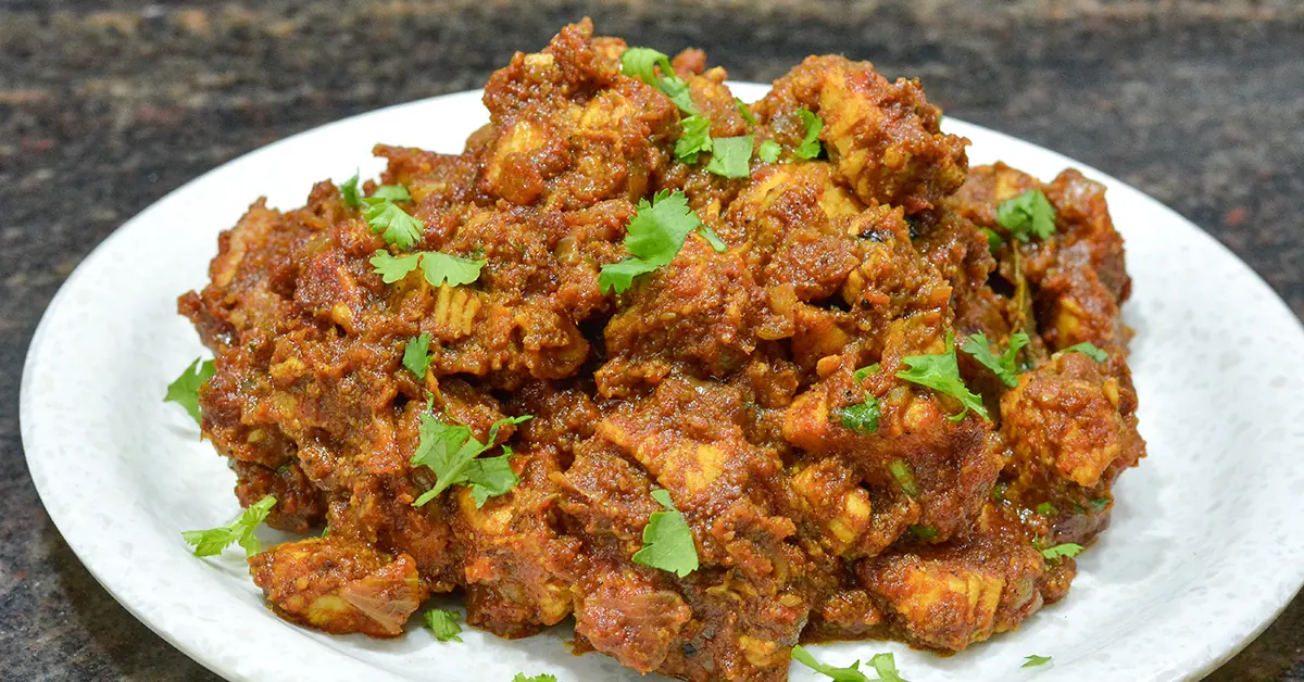Spicy Maharashtrian Chicken Sukka Recipe