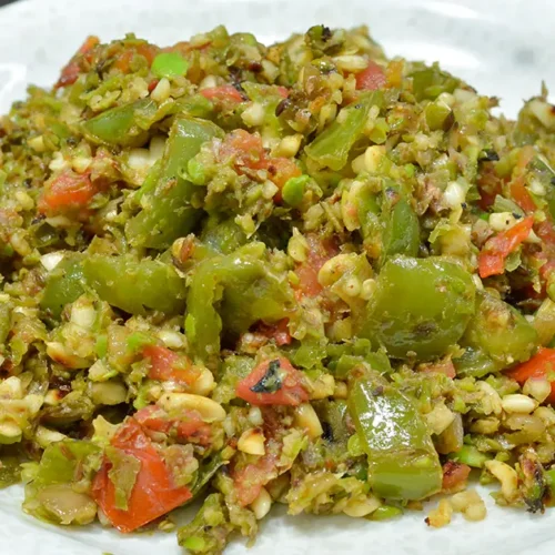 Spicy Shimla Mirch Matar Thecha Recipe