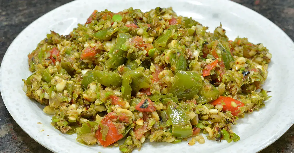 Spicy Shimla Mirch Matar Thecha Recipe