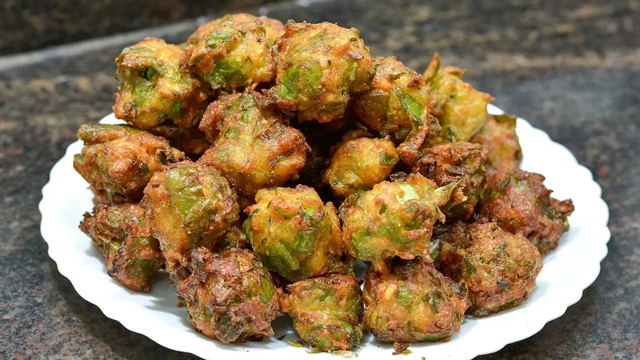 Crispy Palak Urad Dal Bhaji Recipe