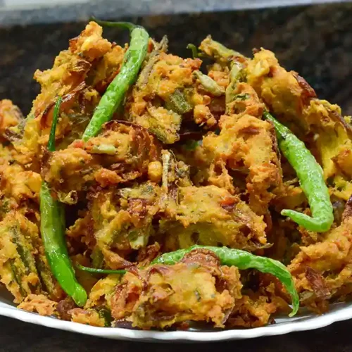 Crispy Bhendi Mirchi Pakoda Recipe