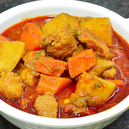 Easy Chicken Curry Recipe With Potatoes and Carrots