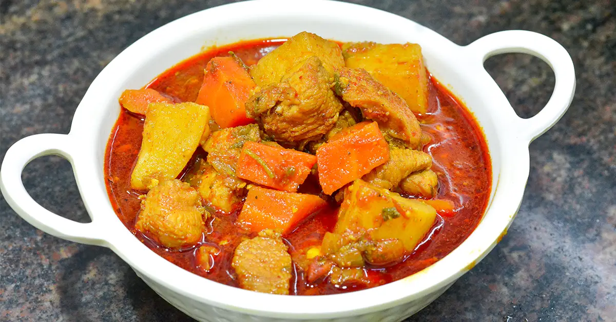 Easy Chicken Curry Recipe With Potatoes and Carrots