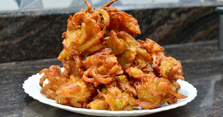 Onion Chilli Pakoda Recipe