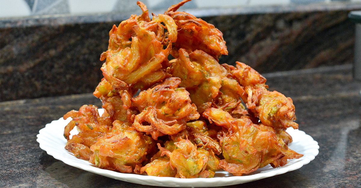 Onion Chilli Pakoda Recipe
